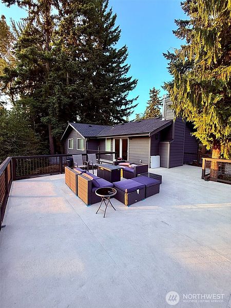 3rd image of 2000 NE 27th Street