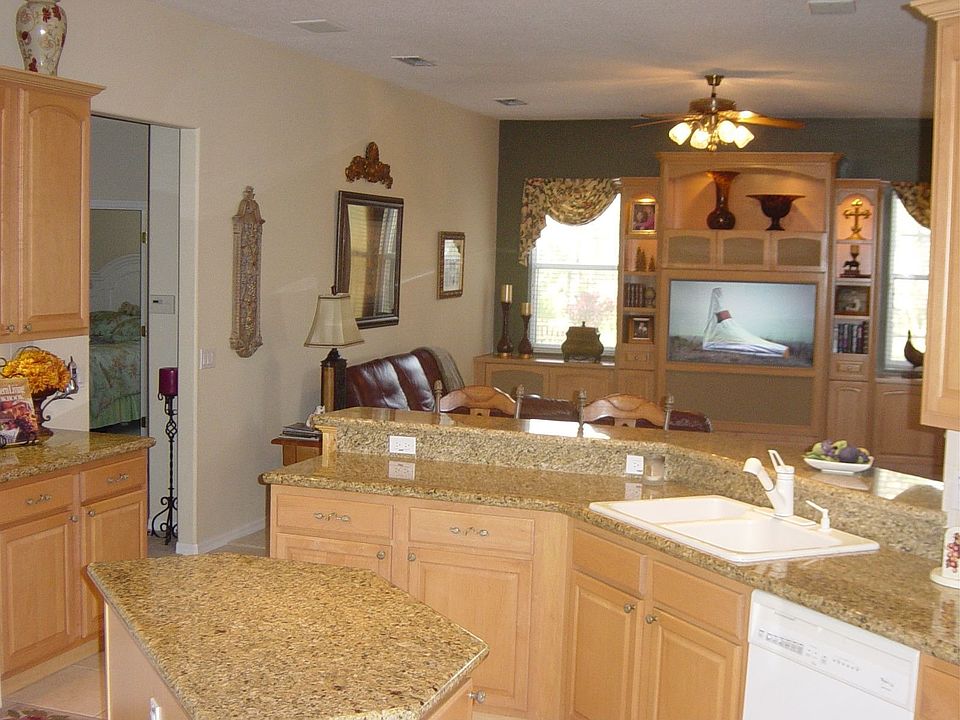 2nd image of 585 Avon Glade Pl