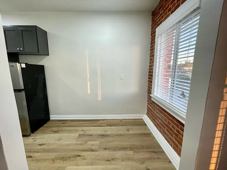 Beautiful Newly Renovated Apartment in Koreatown — Photo 8