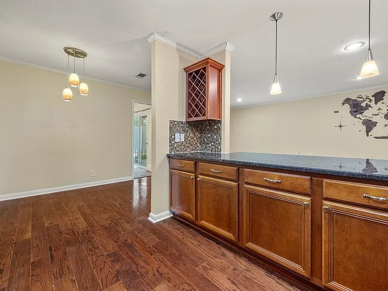 100 Lorenz Rd — Photo 9