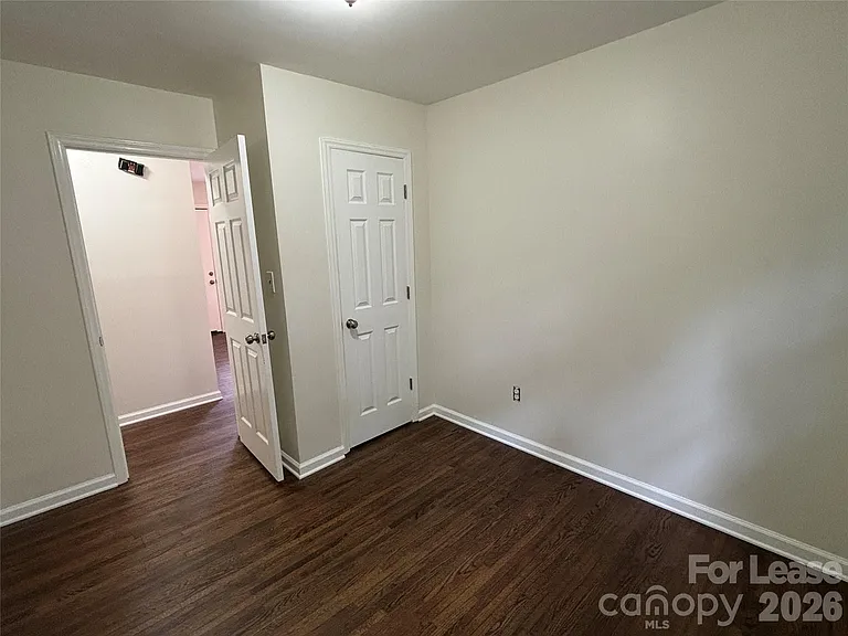 2627 Dora Dr — Photo 32