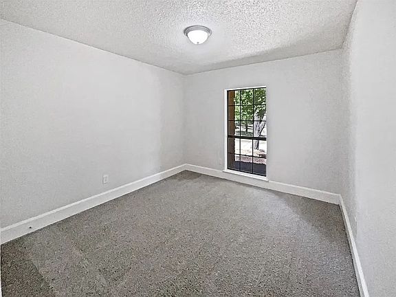 3rd image of 3615 Queenswood Ln