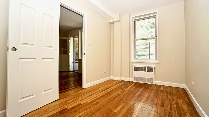 Sold by Bizzarro Agency | media 6