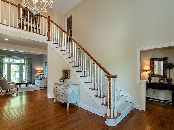 3rd image of 15450 Suffolk Ln