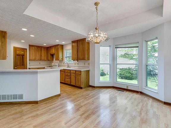 4th image of 1002 Quarry Park Dr