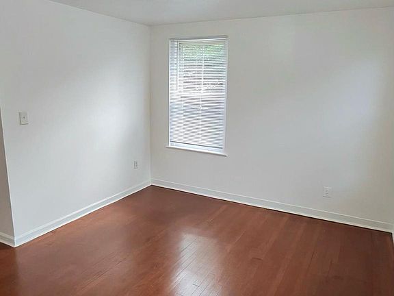 2nd image of 407 Lebaum St SE #1