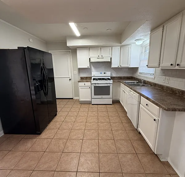 3616 Hester Ln NW — Photo 2