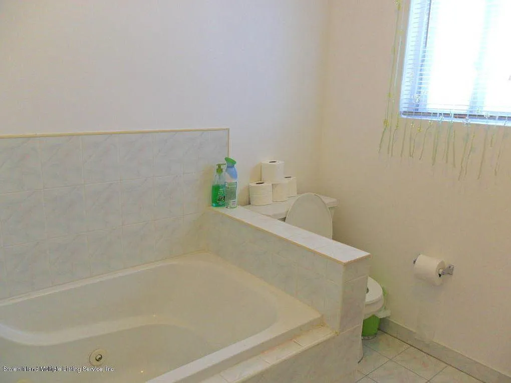 3 bed, 1.5 bath, 1890 sqft, $2,700 — Photo 2