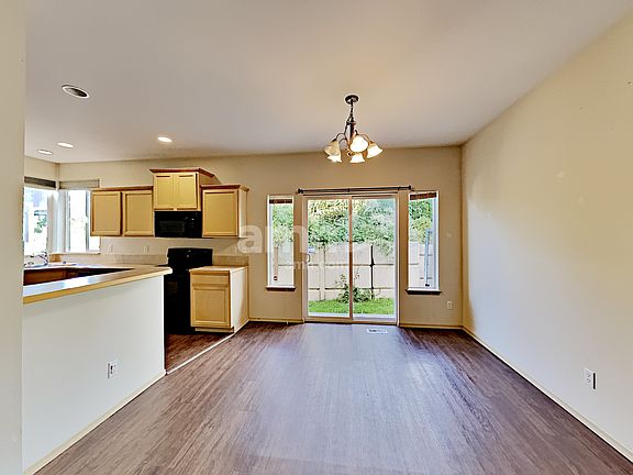 4th image of 221 84th Ave NE