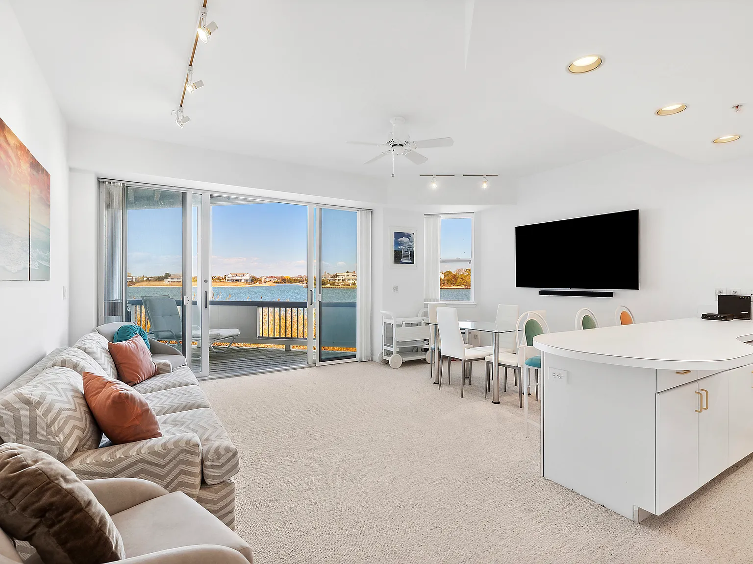 Waterfront Dune Road Rental at the Yardarm! — Photo 3