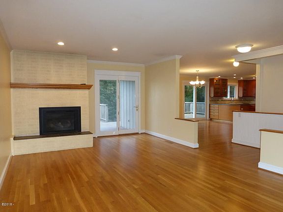 2nd image of 658 NE 20th Pl