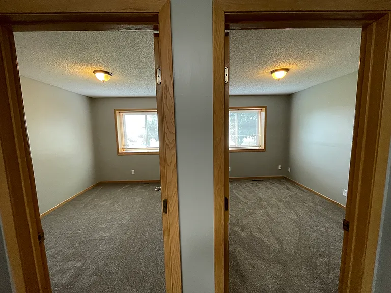 350 Oakwood Dr — Photo 18