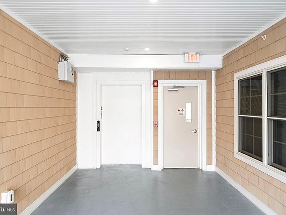 5th image of 510 N Bay Ave Unit 203