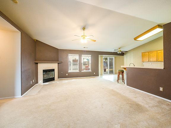 4th image of 2237 N Heron Dr