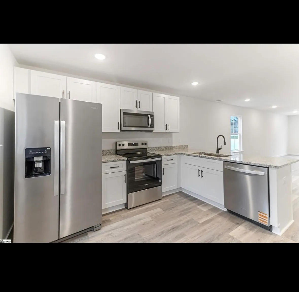 3 bed, 1350 sqft, $1,700 — Photo 2