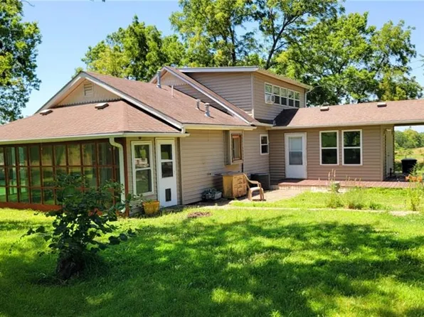 22946 E 700th Rd, Pleasanton, KS 66075