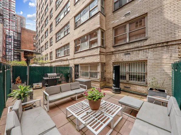 211 East 53rd Street 2L image 2 of 12