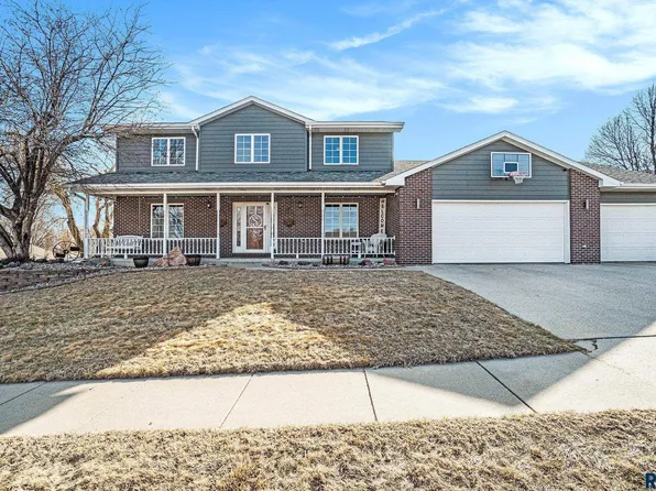 1102 N Orleans Ave, Dell Rapids, SD 57022