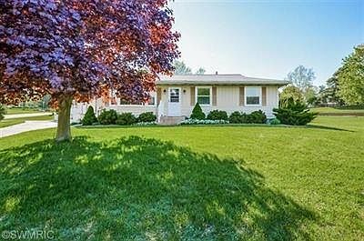 2nd image of 5525 Rockbluff Dr NE
