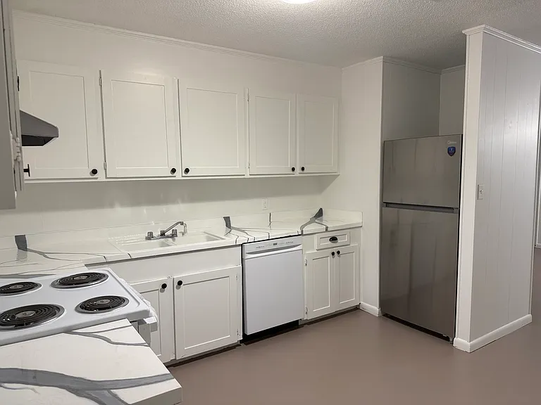 112 N Cox Ave #4 — Photo 3
