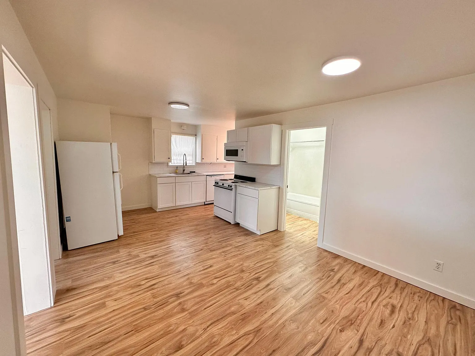 2 bed, 938 sqft, $1,650 — Photo 4