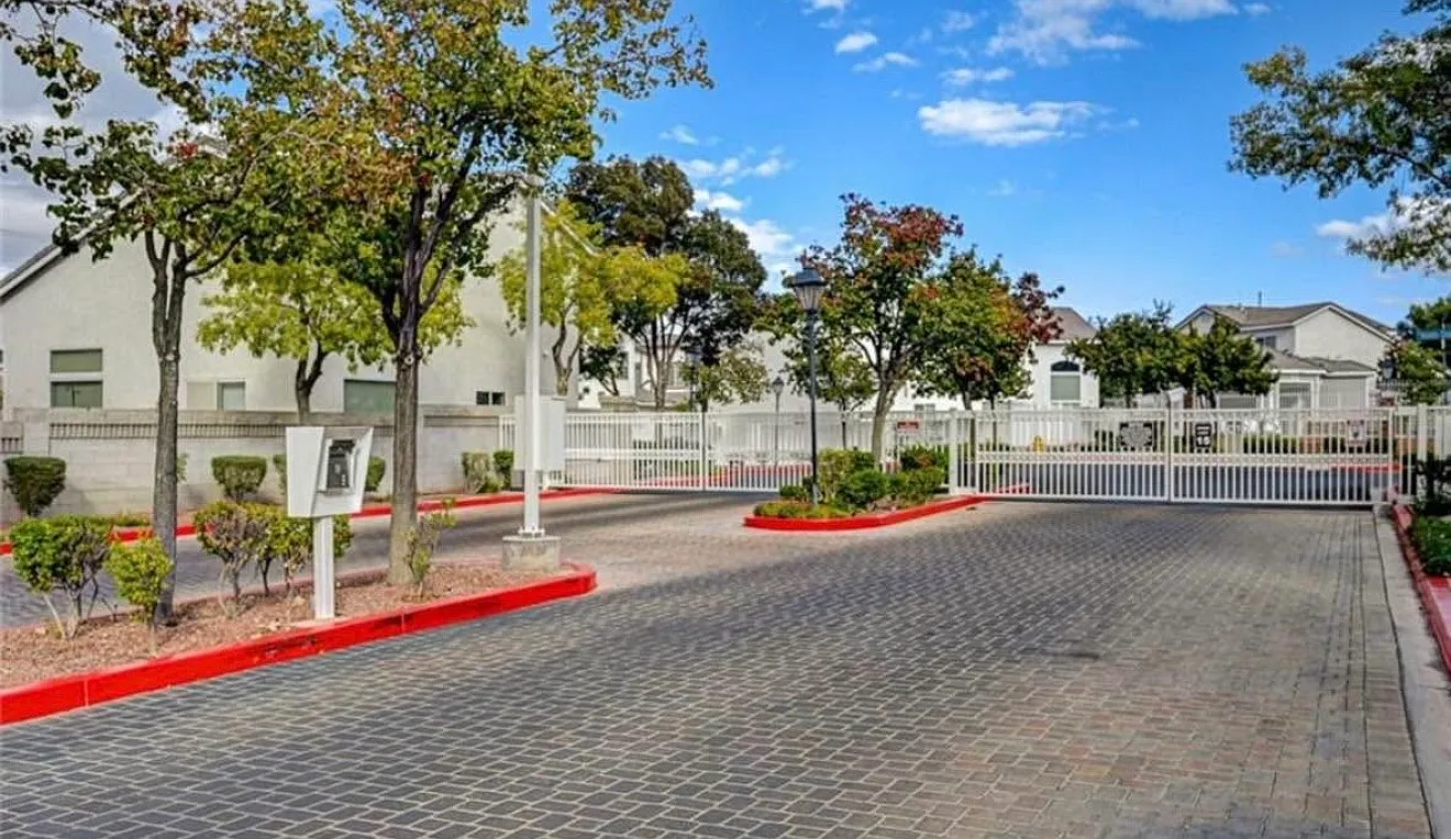 4 bed, 2000 sqft, $2,650 — Photo 1