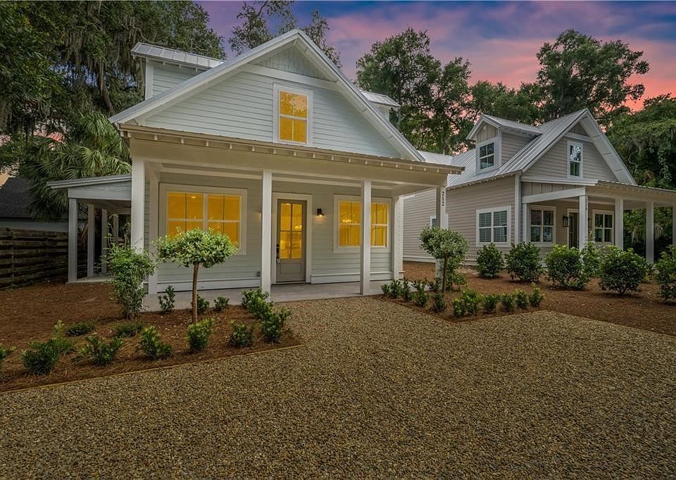 1st image of 212 Menendez Ave