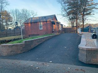 27 Hillcrest Dr, Wilbraham, MA 01095