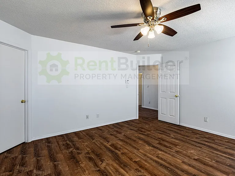 8309 Crimson Ave NE — Photo 20