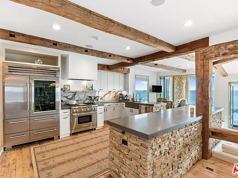 24920 Malibu Rd — Photo 5