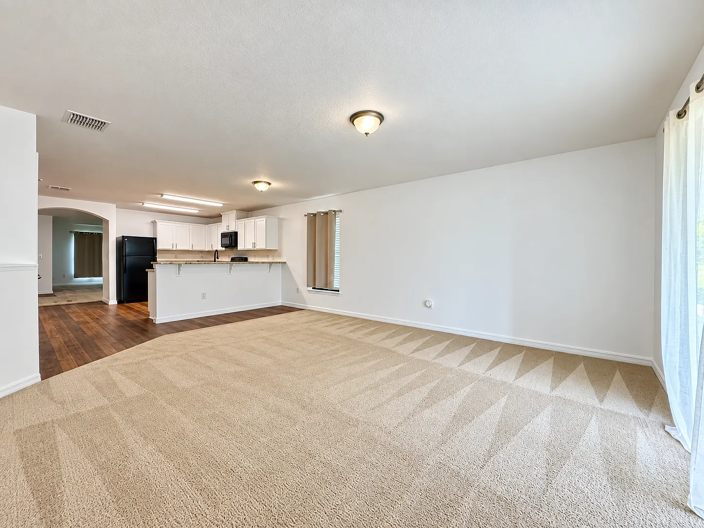 4 bed, 2.0 bath, 1851 sqft, $2,495 — Photo 2