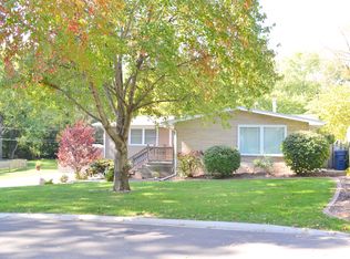 69 Meadowlark Ln, Springfield, IL 62702