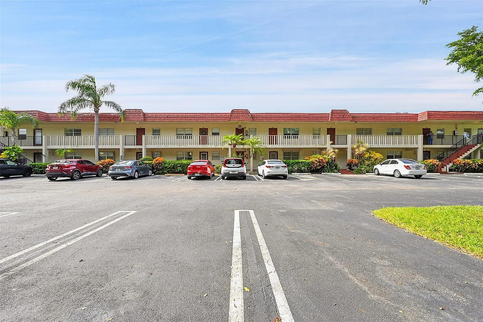 2 bed, 2.0 bath, 925 sqft, $1,800 — Photo 1