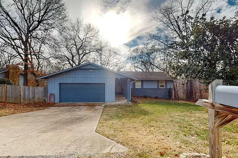 15 Churchill Dr — Photo 1