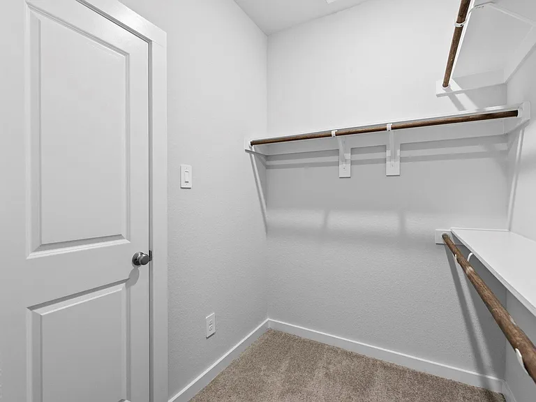 29834 Ellwood Ln — Photo 16