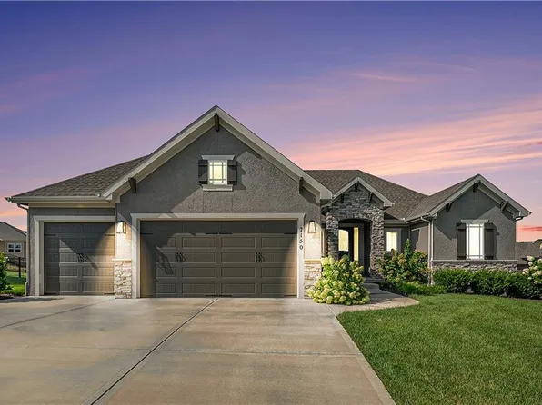 7150 NW Clore Dr, Parkville, MO 64152