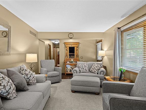 4th image of 3401 N 36th Ter