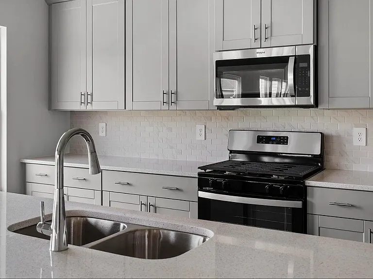 652 Orsman Trl — Photo 13