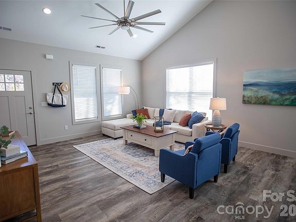 3rd image of 37 Edgewood Rd S