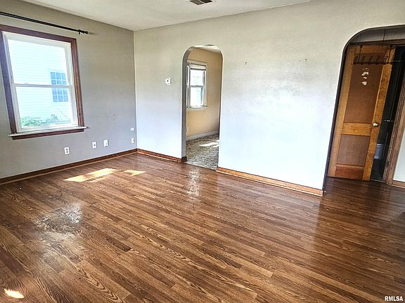 4th image of 1549 Pulaski St