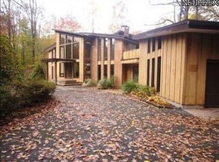 8246 Tulip Ln, Chagrin Falls, OH 44023
