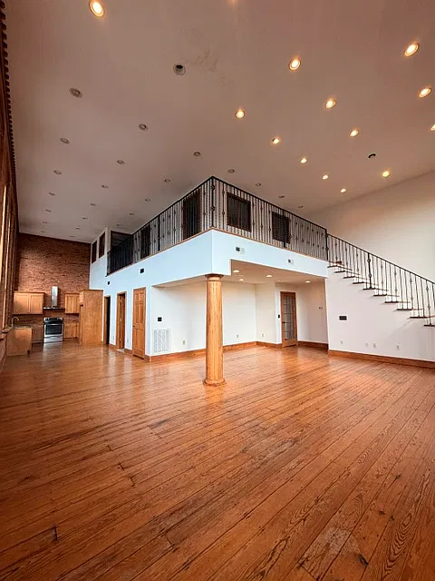 106 Grace St