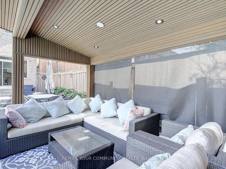 16 Muret Cres — Photo 44