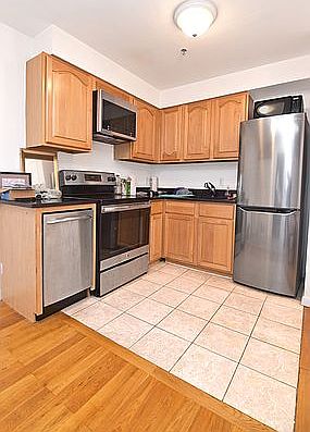 2nd image of 87 Attorney St APT 3D