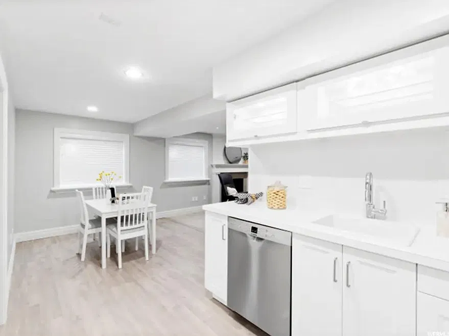 3 bed, 1434 sqft, $1,895 — Photo 3
