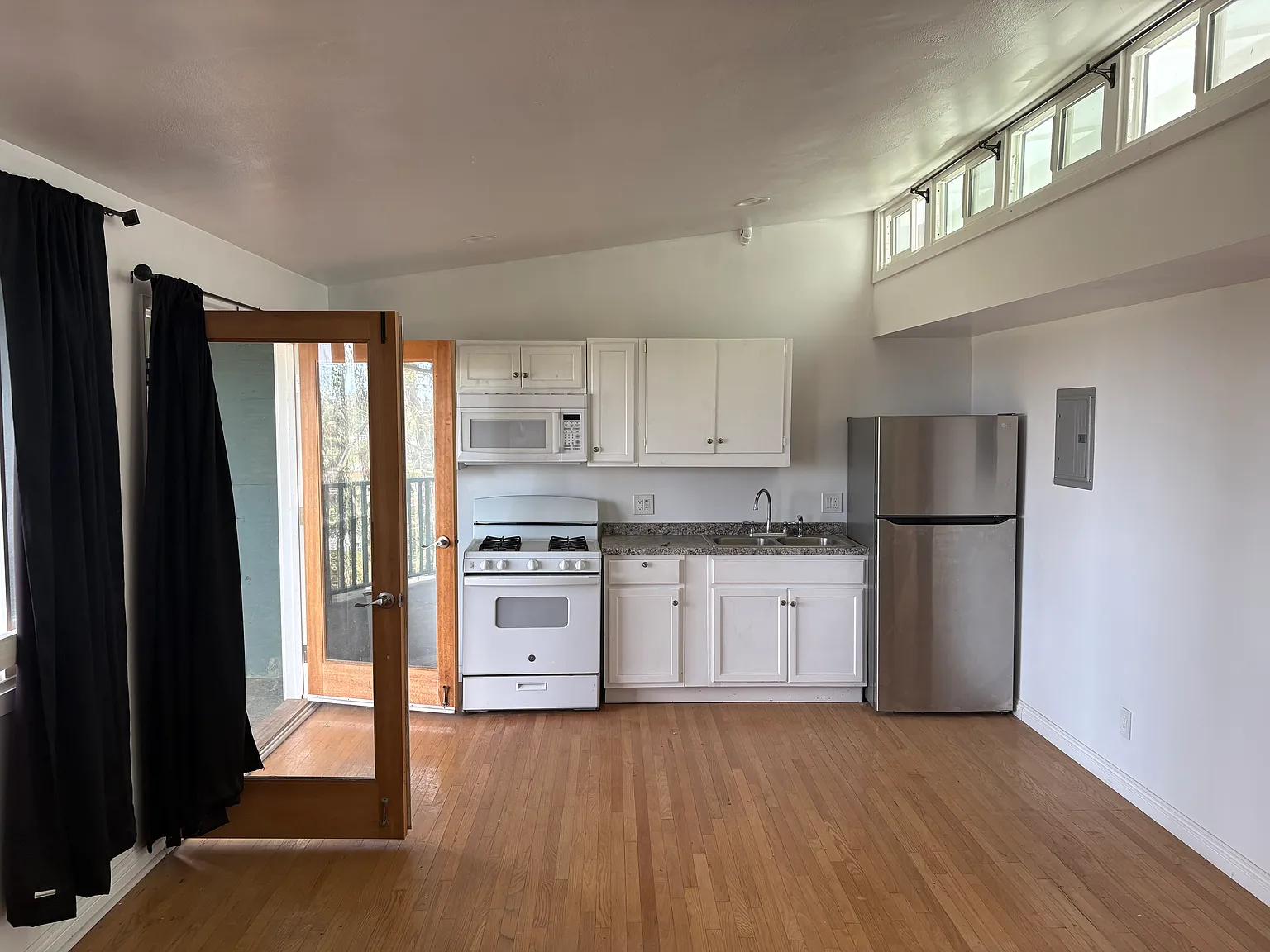 Studio, 636 sqft, $2,795 — Photo 3