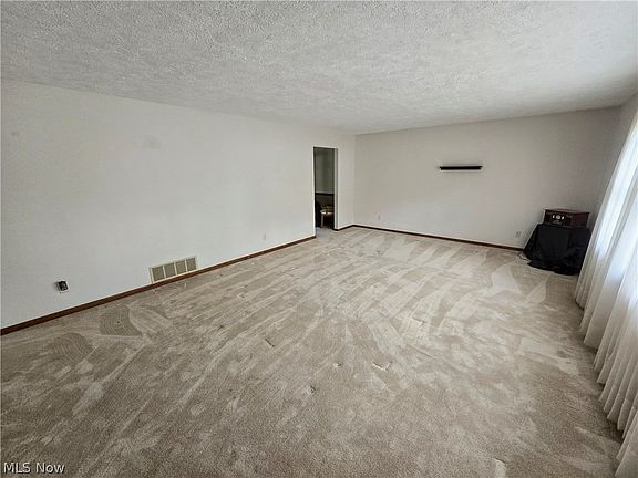 5th image of 121 Beckett Ct