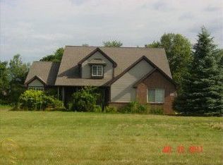 5517 Rendell Ln, Clarkston, MI 48348