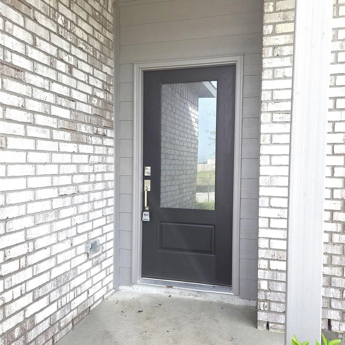 4 bed, 2.0 bath, 1900 sqft, $2,300 — Photo 3