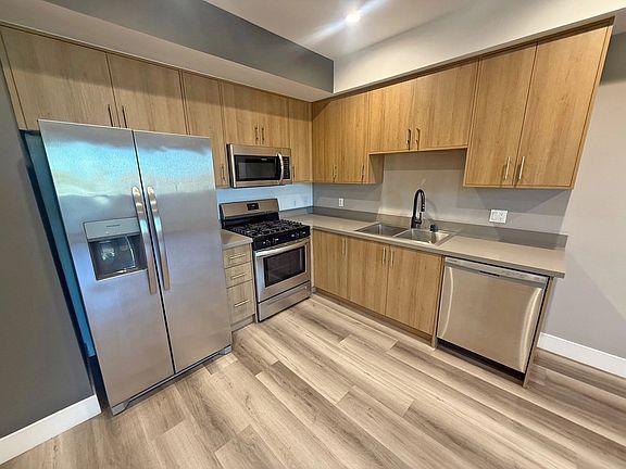 4th image of 11155 Huston St #305